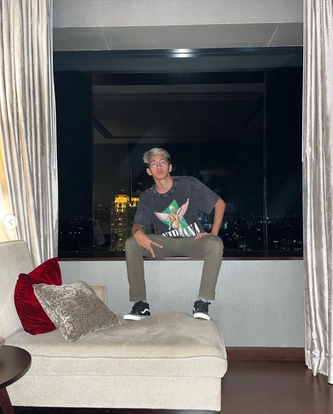 Melalui akun Instagram pribadinya Ayman terlihat beberapa kali membagikan potret dirinya. Di media sosialnya itu pun Ayman sudah berhasil mengumpulkan lebih dari 21.900 pengikut. Foto: Instagram/@aymanmodjo