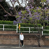 Sudah beranjak dewasa, pesona Ayman pun tak kalah dari sang ayah. Gayanya pun selalu terlihat stylish namun tetap simpel dan santai. Foto: Instagram/@aymanmodjo