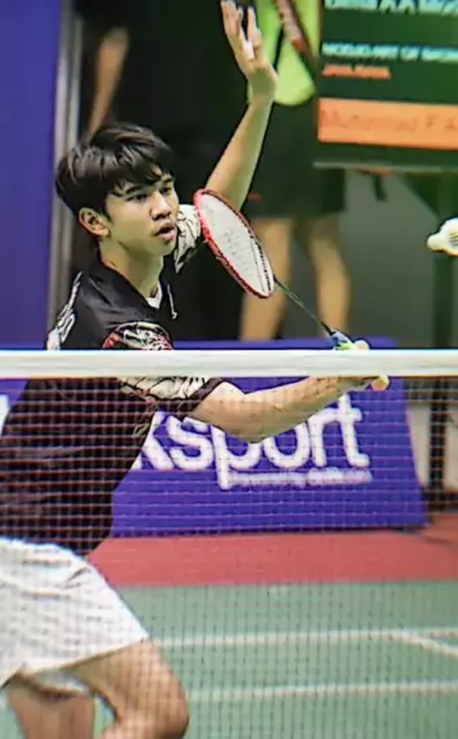 Tak berkecimpung di dunia musik seperti ayahnya, Ayman rupanya pernah menjadi wakil Indonesia di kompetisi Malaysia Junior International Series 2022.  Foto: Instagram/@aymanmodjo