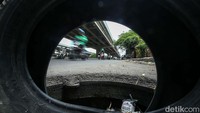 Lubang ini telah ada sejak beberapa bulan yang lalu.   