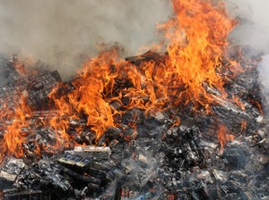 Bea Cukai Bandar Lampung Musnahkan Jutaan Batang Rokok Ilegal Rp 36 M