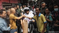 Masyarakat juga terus berteriak Anies presiden nomor satu.   