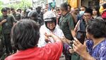 Bruumm... Anies Awali Kampanye Keliling Tanah Merah Naik Motor