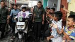 Bruumm... Anies Awali Kampanye Keliling Tanah Merah Naik Motor