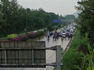 Buruh Sempat Blokade Tol Pasteur Cimahi hingga Bikin Macet