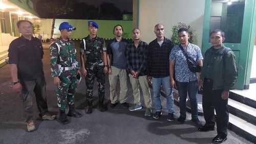 Dua tentara penyerang Kantor Satpol PP Denpasar, Praka JG dan Pratu VS (kepala gundul), ditangkap, oleh Kodam Udayana.