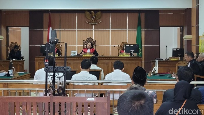 Empat polisi menjalani sidang dengan agenda pembacaan tuntutan di Pengadilan Negeri Purwokerto, Selasa (28/11/2023)