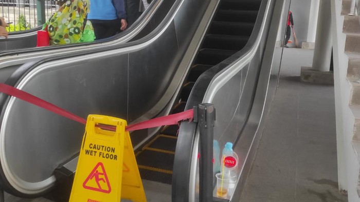 Eskalator Stasiun Bekasi masih mati, 27 November 2023. (Susila Dwi Hatmanto/warga pengguna KRL)
