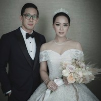 Yuanita Christiani juga tampil cantik dengan hiasan mahkota saat menikah dengan Indra Wiguna Tjipto pada 2019 lalu. Foto: Instagram @yuanitachrist