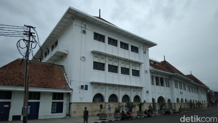Gedung British American Tobacco di Cirebon.