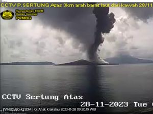 Gunung Anak Krakatau Erupsi, Nelayan Diimbau Pakai Jaket Pelampung