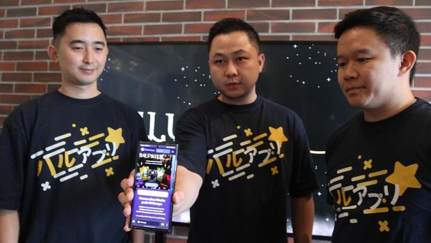 Pendiri HaluApp Marcell Tee (tengah).
