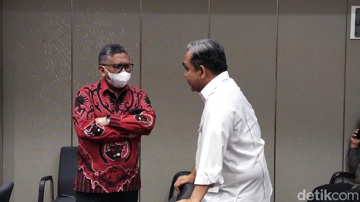 Hasto dan Muzani. (Tina Susilawati/detikcom).