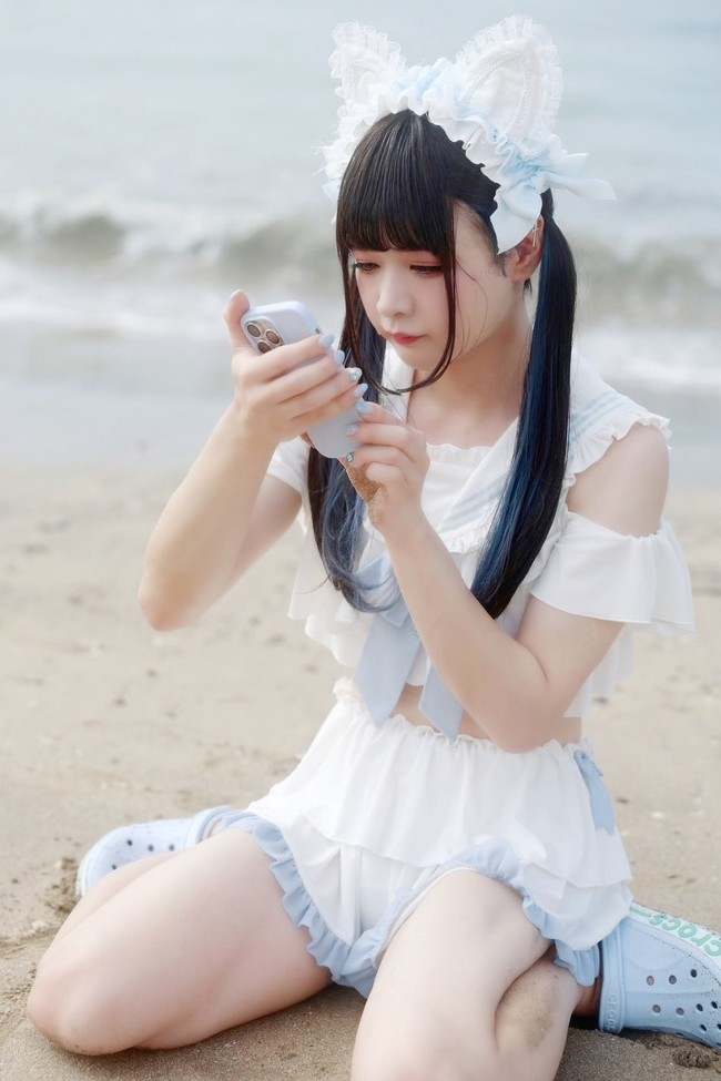 Himenii tidak merasa malu saat berdandan seperti wanita. Malah sebaliknya, dia mengaku mengenakan busana wanita adalah permainan paling jantan yang hanya bisa dimainkan oleh pria sejati. Foto: Twitter/@@1293Maron