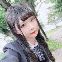 Himenii mengatakan bahwa sejak dulu dia menyukai pakaian wanita. Tekanan dari orangtua untuk bertingkah jantan seperti pria pada umumnya, membuatnya memberontak, hingga akhirnya mulai menyamar sebagai gadis remaja. Foto: Twitter/@@1293Maron