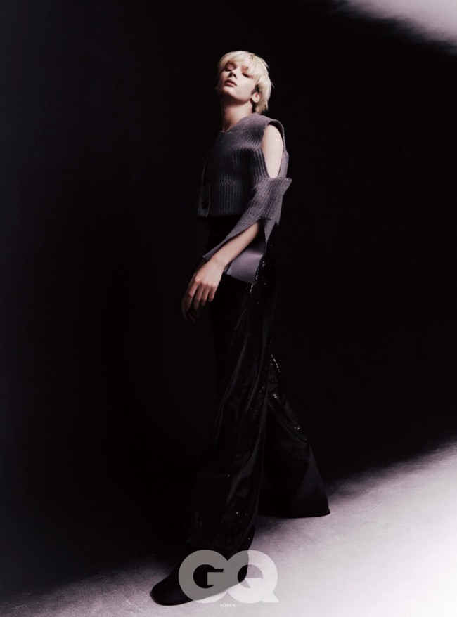 Huening Kai lebih dulu memulai debut sebagai personel grup KPop TXT pada 2019. Barulah adik perempuannya, Huening Bahiyyih debut bersama personel grup KPop Kep1er setelah memenangkan kontes Girls Planet 999 di peringkat dua pada 2022. Foto: dok. GQ Korea