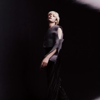 Huening Kai lebih dulu memulai debut sebagai personel grup KPop TXT pada 2019. Barulah adik perempuannya, Huening Bahiyyih debut bersama personel grup KPop Kep1er setelah memenangkan kontes Girls Planet 999 di peringkat dua pada 2022. Foto: dok. GQ Korea