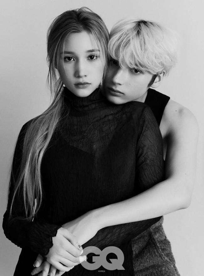 Huening Kai TXT dan Huening Bahiyyih Kep1er menghiasi majalah GQ Korea edisi Desember 2023. Hasil pemotretan adik-kakak itu sontak menjadi perbincangan karena keakraban mereka di depan kamera. Tak sedikit yang menyebut Huening Kai dan Huening Bahiyyih terlihat cocok dan serasi. Foto: dok. GQ Korea