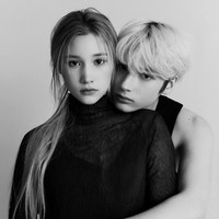 Huening Kai TXT dan Huening Bahiyyih Kep1er menghiasi majalah GQ Korea edisi Desember 2023. Hasil pemotretan adik-kakak itu sontak menjadi perbincangan karena keakraban mereka di depan kamera. Tak sedikit yang menyebut Huening Kai dan Huening Bahiyyih terlihat cocok dan serasi. Foto: dok. GQ Korea