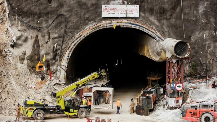 Ini Dia Terowongan 4,5 Km Tempat Terjebaknya 41 Pekerja Tambang Terowongan yang sedang dibangun runtuh hingga menyebabkan 41 pekerja terjebak di negara bagian Uttarakhand, India.