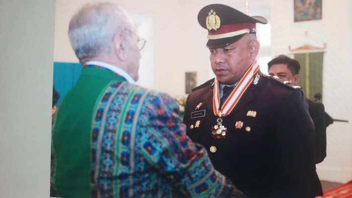 Ipda Fridus Bere Terima Bintang Kehormatan dari Presiden Timor Leste