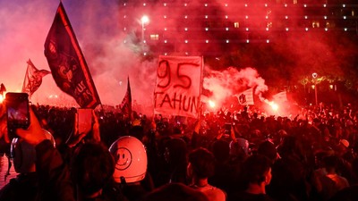 Pesta Kembang Api Rayakan HUT Persija ke-95