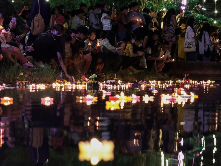 Kelap-kelip Festival Loy Krathong di Bangkok