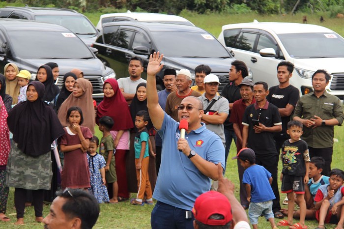 Keliling Tanah Datar, Andre Rosiade Serap Aspirasi Warga-Salurkan Bantuan