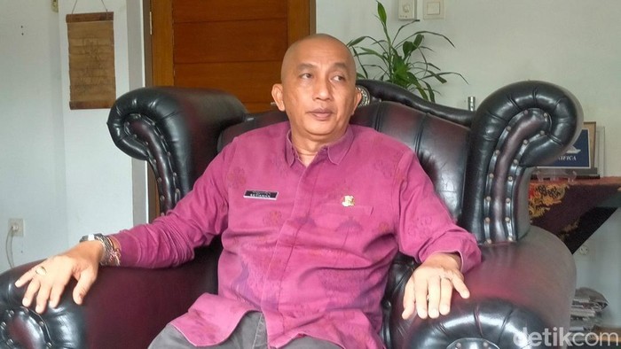 Kepala Dinas Ketenagakerjaan dan ESDM Provinsi Bali Ida Bagus Setiawan saat ditemui awak media di kantornya, Selasa (28/11/2023).