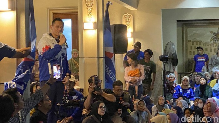 Ketum Demokrat AHY melaksanakan kick off kampanye Pemilu 2024 di Condet. (Devi/detikcom)