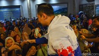 Kedatangan AHY disambut antusias warga yang mayoritas ibu-ibu.   