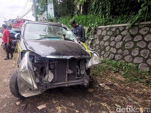 Penampakan Mobil yang Ditumpangi Heni Usai Terkena Ledakan Gas