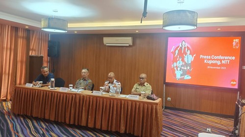 Konferensi pers terkait pembukaan rute baru AirAsia dari Denpasar-Kupang, di Kota Kupang, NTT, Selasa (28/11/2023).