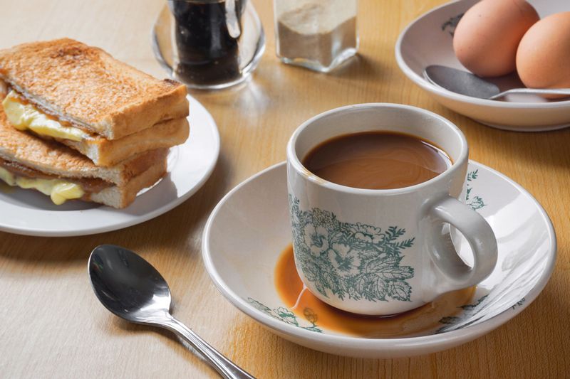 Ilustrasi Roti dan Kopi di Kopitiam