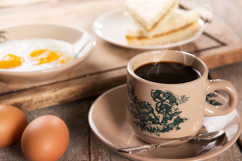Ilustrasi Roti dan Kopi di Kopitiam