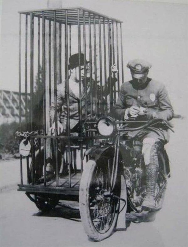 Kumpulan Foto-foto Sejarah yang Memiliki Cerita Mencengangkan Kumpulan Foto-foto Sejarah yang Memiliki Cerita Mencengangkan