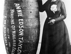 Deretan Foto Sejarah Aneh dengan Cerita Mencengangkan di Baliknya