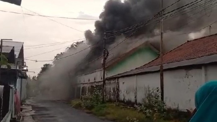 Lab SMPN 3 Kota Probolinggo terbakar