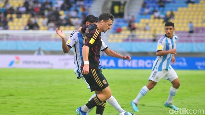 Laga semifinal Piala Dunia U-17 antara Argentina U-17 vs Jerman U-17 di Stadion Manahan, Solo, Selasa (28/11/2023).