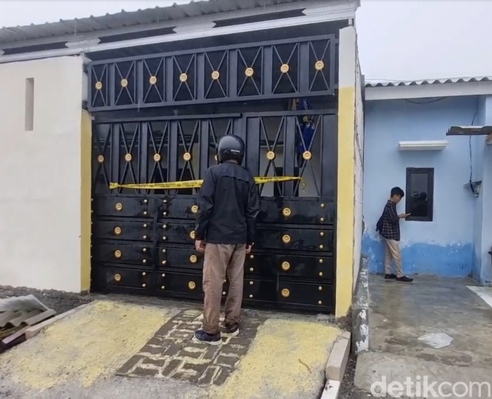 Lokasi pria di Gresik ditemukan tewas dengan pisau menancap di mulut