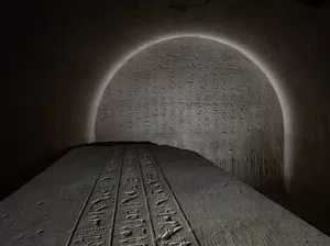 Mengapa Makam Mesir Kuno Ini Diberi Mantra Pelindung Ular?