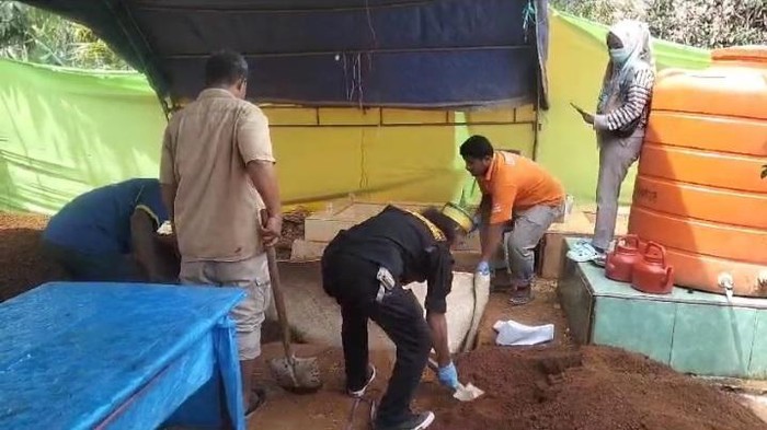 Makam siswi SMA di Muna dibongkar karena dicurigai sebagai korban pemerkosaan. Dokumen Istimewa