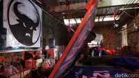 Memasuki masa kampanye seperti saat ini, pesanan atribut partai ditempat ini naik 10 kali lipat.  