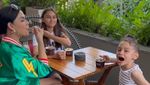Serunya Melaney Ricardo Saat Makan Bakwan Malang dan Floating Breakfast