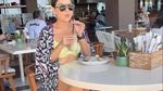 Serunya Melaney Ricardo Saat Makan Bakwan Malang dan Floating Breakfast