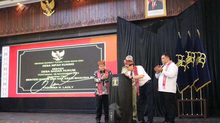 Menkumham Yasonna H. Laoly meresmikan 61 Desa/Kelurahan Sadar Hukum di Kalimantan Barat (Kalbar) (dok. Istimewa)