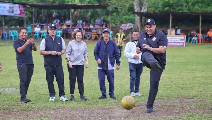 Menpora saat membuka kejuaraan sepak bola TCR CUP 2023 di Toba. (Foto: Dok. BPODT)