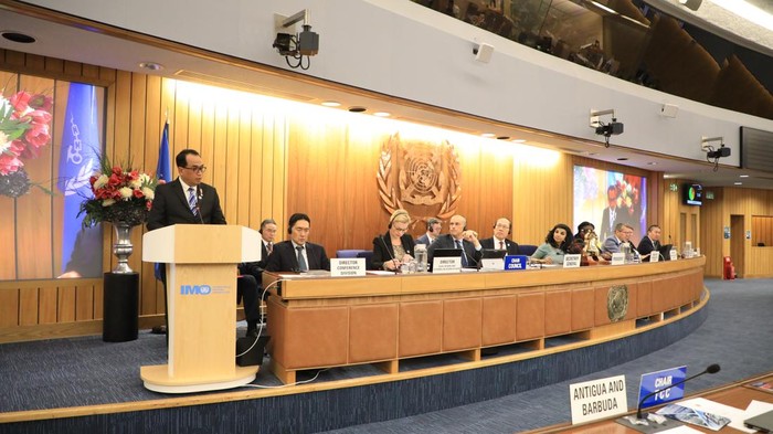 Menteri Perhubungan Budi Karya Sumadi hari ini memberikan general statement di Markas International Maritime Organization (IMO) London. Dalam sidang yang dihadiri pereakilan sejumlah negara, Budi Karya bicara upaya menekan emisi di sektor pelayaran.