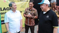Hadir dalam acara tersebut Firdaus Juli, Co-Founder & Chief Marketing Officer Benih Baik, Kusno Wibowo, Kepala Dinas Lingkungan Hidup & Kehutanan, Provinsi Daerah Istimewa Yogyakarta, Taswin Zakaria, Presiden Direktur Maybank Indonesia, Budhi Dyah Sitawati, Komisaris Maybank Indonesia.