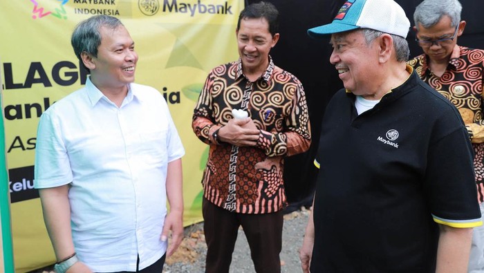 PT Bank Maybank Indonesia Tbk. (Maybank Indonesia) kembali melakukan aksi nyata bertajuk Menuju Yogyakarta Asri dan Bersih di Bangunjiwo Bantul Yogyakarta. Ini potretnya.